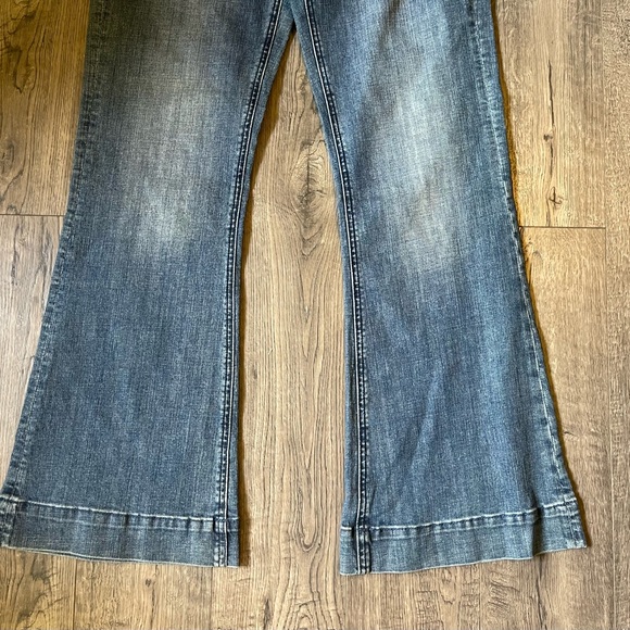 Rock & Roll Cowgirl High Rise Dark Blue Flared Jeans, Size 31x32 - Picture 6 of 7